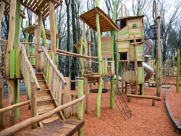 Adventurous design with natural materials