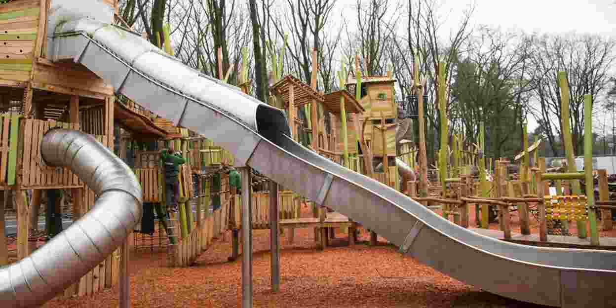 Children enthusiastically besiege new playground